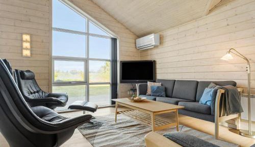 Three-Bedroom Holiday Home 