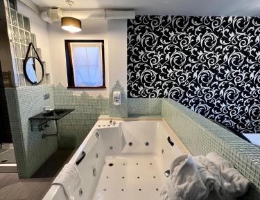 Superior Double Room with Jacuzzi