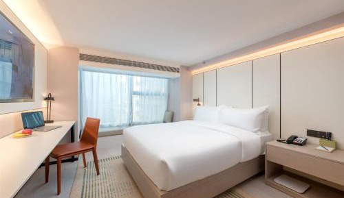Superior City View King Room 