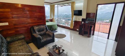 Suite with Hot Tub