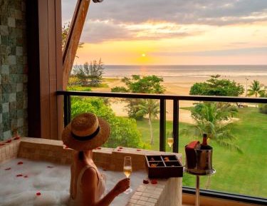 Ocean Wing Junior Suite Sea View King Room 