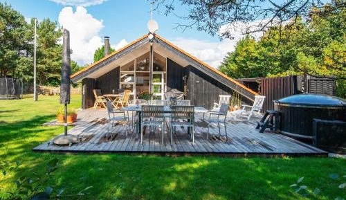 Three-Bedroom Vacation Home 