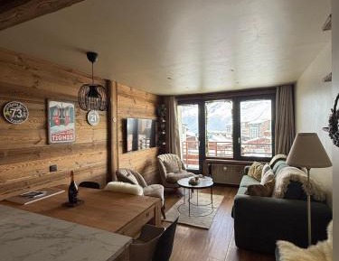 Two-Bedroom Apartment with Mountain View