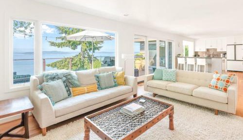 Three-Bedroom Holiday Home 