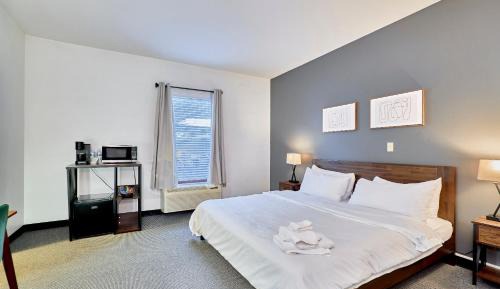 Deluxe King Room