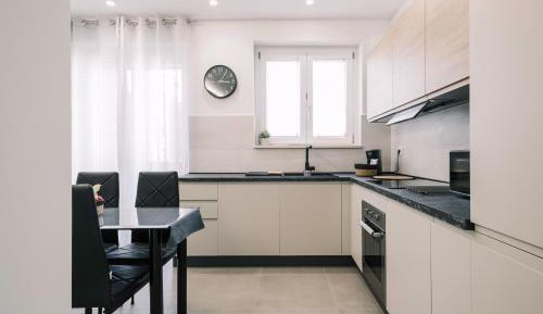 One-Bedroom Apartment with Balcony