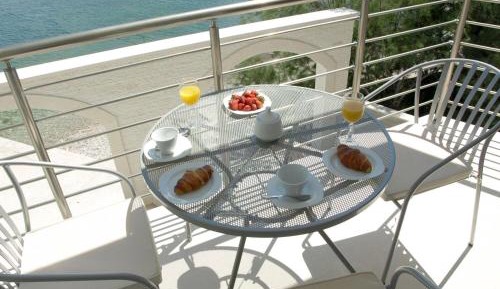 One-Bedroom Apartment with Balcony