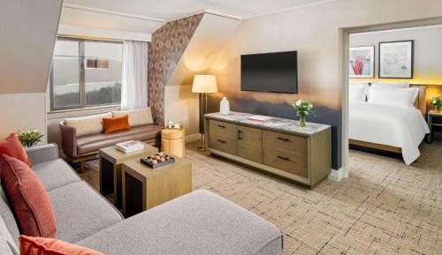 Fairmont Gold One-Bedroom King Suite with Exclusive Lounge and Evening Canapes