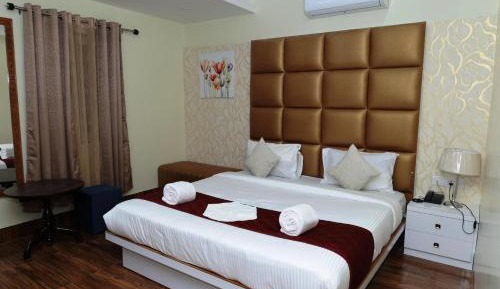 Deluxe Double Room (2 Adults + 1 Child)