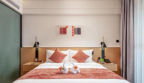 Queen Room with Garden View