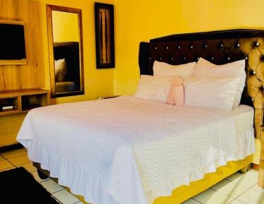 Deluxe Room (2 Adults + 1 Child)