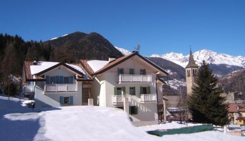 Two-Bedroom Deluxe Apartment with Garden View