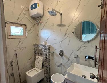 Deluxe Double Room (2 Adults + 1 Child)