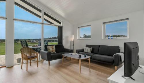 Three-Bedroom Holiday Home 