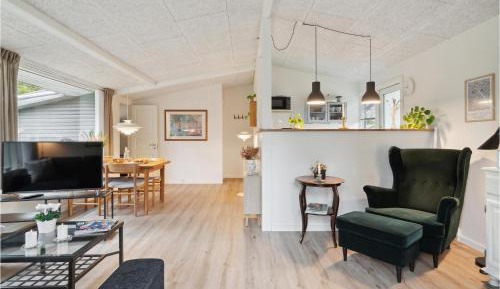 Three-Bedroom Holiday Home 