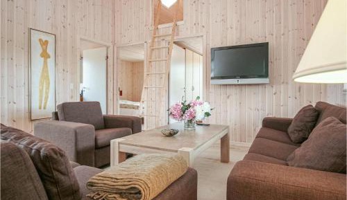 Nine-Bedroom Holiday Home