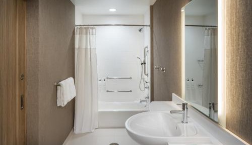 King Suite with Tub - Mobility/Hearing Accessible