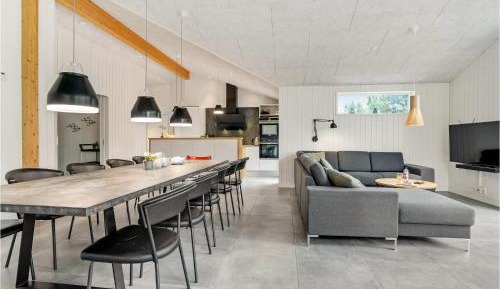 Five-Bedroom Holiday Home