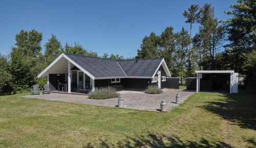 Three-Bedroom Vacation Home 