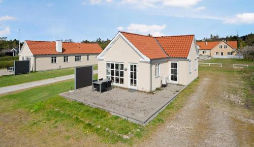 Three-Bedroom Holiday Home 