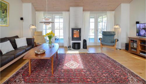 Three-Bedroom Holiday Home 