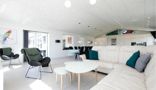 Seven-Bedroom Holiday Home