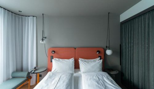 Standard Queen Room