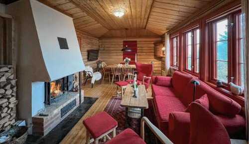 Three-Bedroom Holiday Home 
