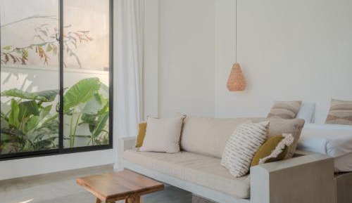 King Suite with Pool View