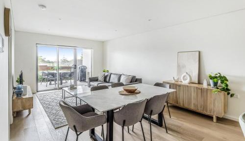 Three-Bedroom Apartment with Balcony