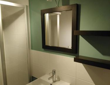 Apartment with Shower