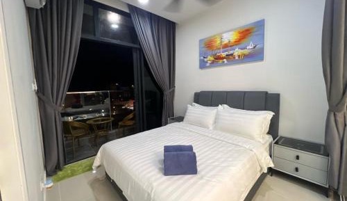 One-Bedroom Apartment with City View