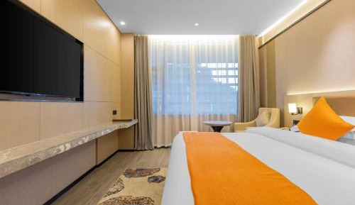 Deluxe Queen Room