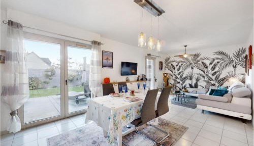 Three-Bedroom Holiday Home 