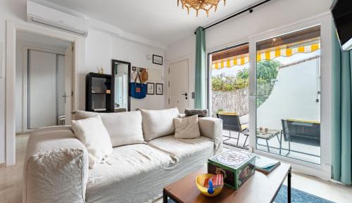 Superior One-Bedroom Apartment