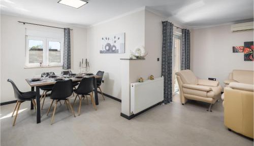 Three-Bedroom Holiday Home 