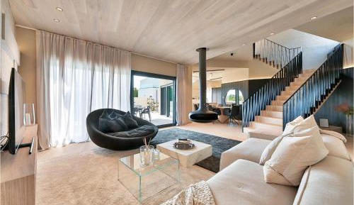 Four-Bedroom Holiday Home