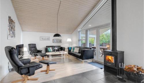 Three-Bedroom Holiday Home 