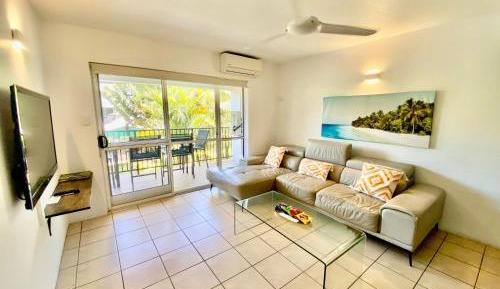 Apartment with Pool View 