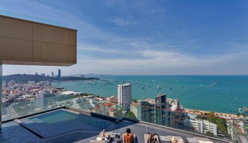 One-Bedroom Apartment with Sea View
