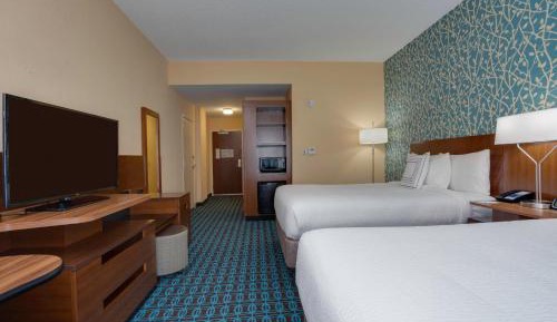 Queen Room with Two Queen Beds and Adapted Tub - Mobility Accessible