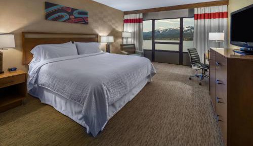 Guest room, King bed, Water view