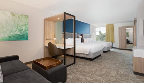 Larger Suite, 2 Queen, Trundle bed