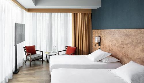 Deluxe Corner Room