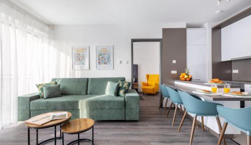 Deluxe One-Bedroom Apartment