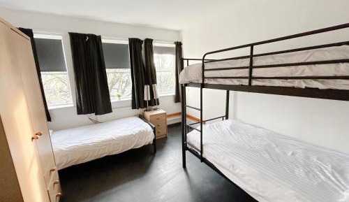Basic Triple Room with Shared Bathroom