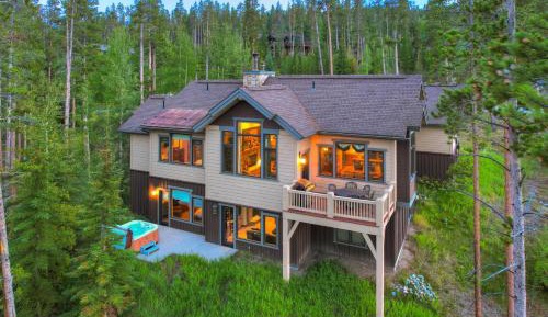 Five-Bedroom Holiday Home