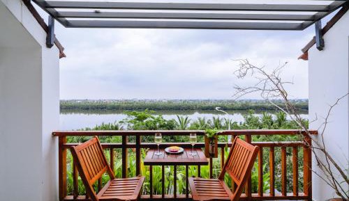 Family Room with Lake View