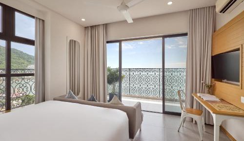 Deluxe Double Room with Balcony and Sea View