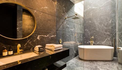 Deluxe King Suite